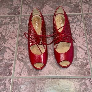 Nine West red laxer cut lace shoes
